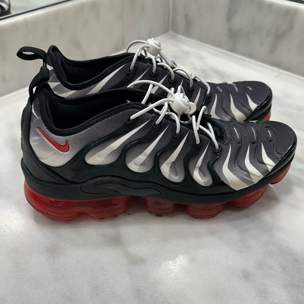 Women’s Nike sneakers
